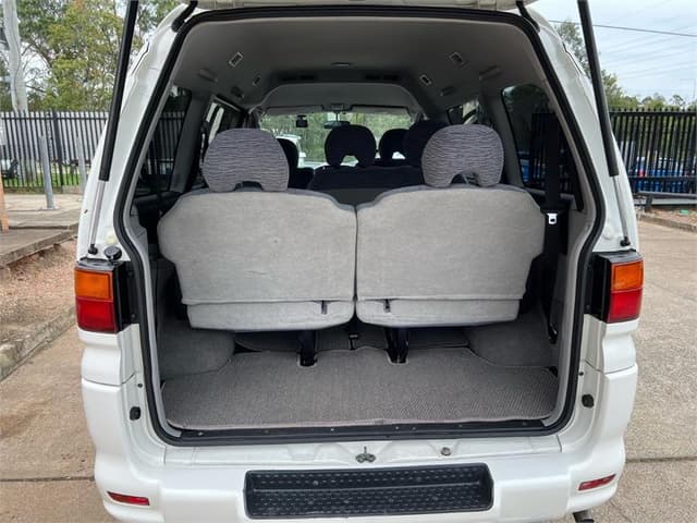 2004 Mitsubishi Delica JDM car for sale — photo 15 of 16