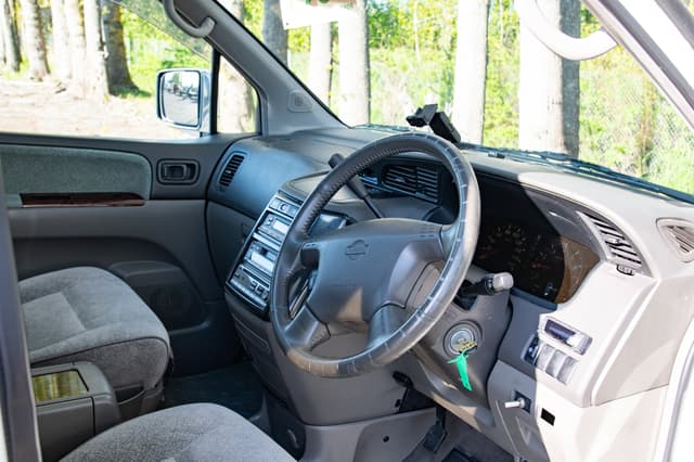 2000 Nissan Elgrand JDM car for sale — photo 9 of 15
