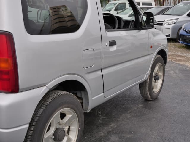 2001 Suzuki Jimny JDM car for sale — photo 17 of 25