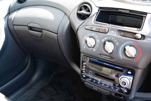 2001 Toyota Vitz JDM car for sale — photo 10 of 15