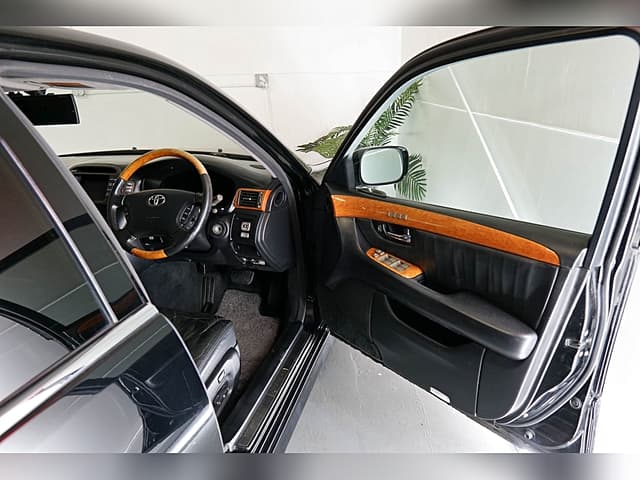 2002 Toyota Celsior JDM car for sale — photo 12 of 25