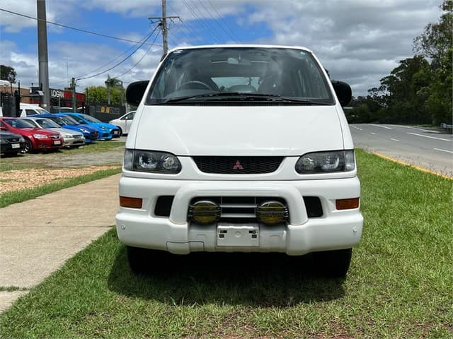 2001 Mitsubishi Delica JDM car for sale — photo 2 of 17