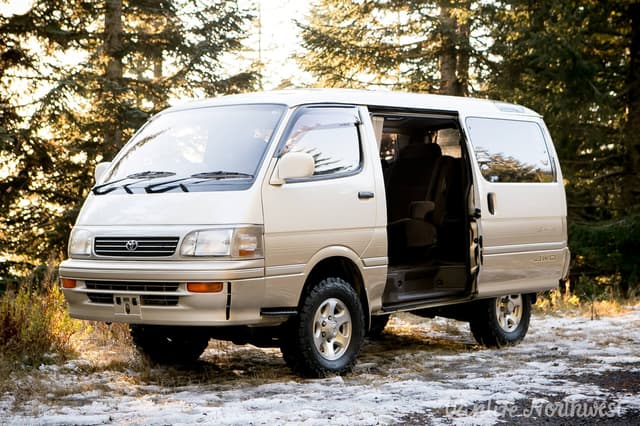 1995 Toyota HiAce JDM car for sale — photo 11 of 25