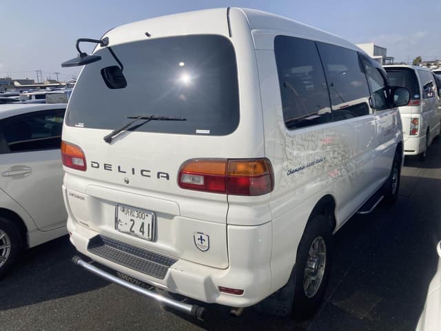 2000 Mitsubishi Delica JDM car for sale — photo 4 of 11
