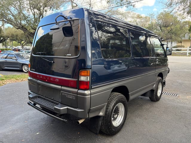 1996 Mitsubishi Delica JDM car for sale — photo 7 of 24