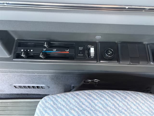 1996 Mitsubishi Delica JDM car for sale — photo 19 of 24