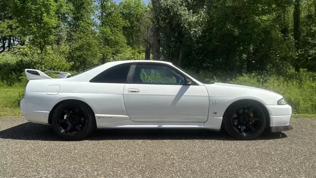 1997 Nissan Skyline JDM car for sale — photo 10 of 25