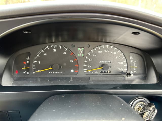 1996 Toyota Hilux Surf JDM car for sale — photo 11 of 11