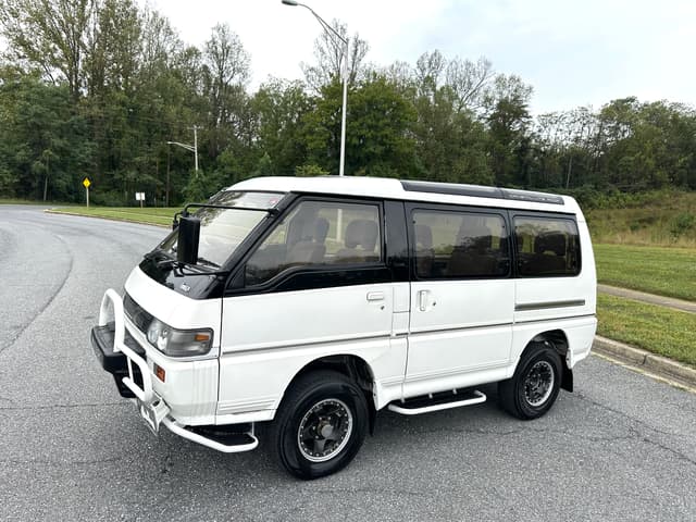 1991 Mitsubishi Delica JDM car for sale — photo 3 of 20