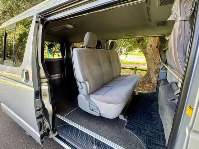 2007 Toyota HiAce JDM car for sale — photo 15 of 25