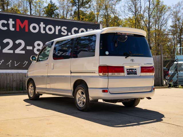 1999 Toyota Regius JDM car for sale — photo 9 of 15
