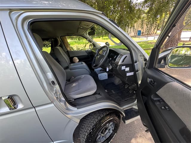2007 Toyota HiAce JDM car for sale — photo 6 of 25