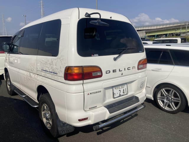 2000 Mitsubishi Delica JDM car for sale — photo 3 of 11