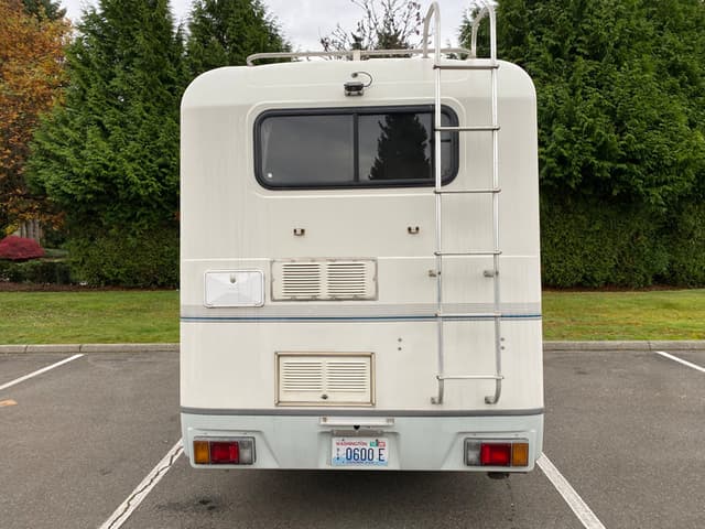 1996 Isuzu Elf JDM car for sale — photo 5 of 25