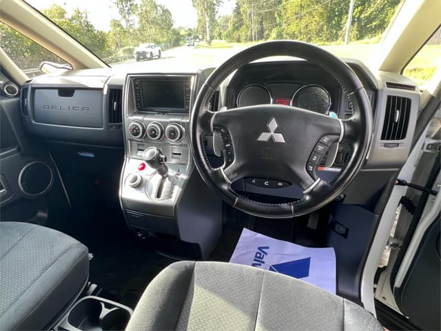 2007 Mitsubishi Delica JDM car for sale — photo 12 of 16