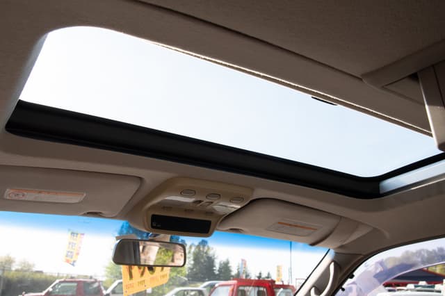 2000 Nissan Elgrand JDM car for sale — photo 15 of 15