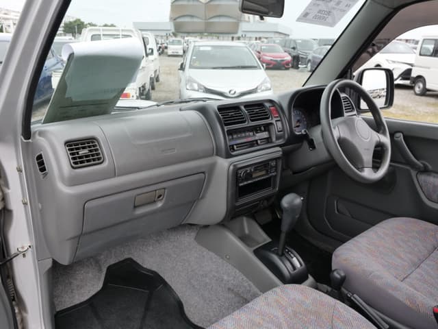 2001 Suzuki Jimny JDM car for sale — photo 23 of 25