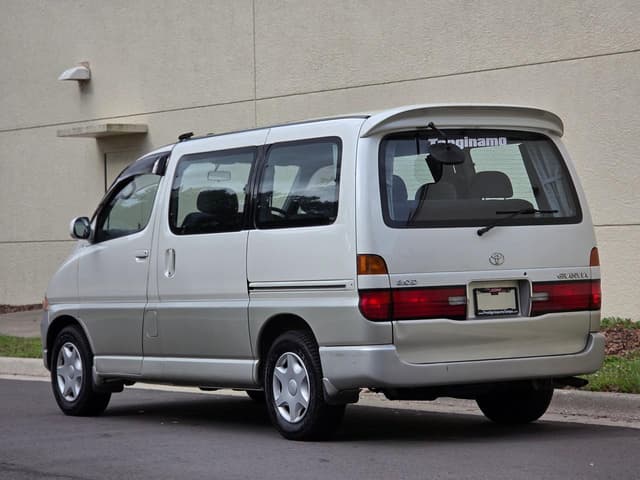 1996 Toyota Granvia JDM car for sale — photo 12 of 23
