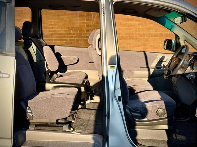 2003 Toyota Voxy JDM car for sale — photo 20 of 25