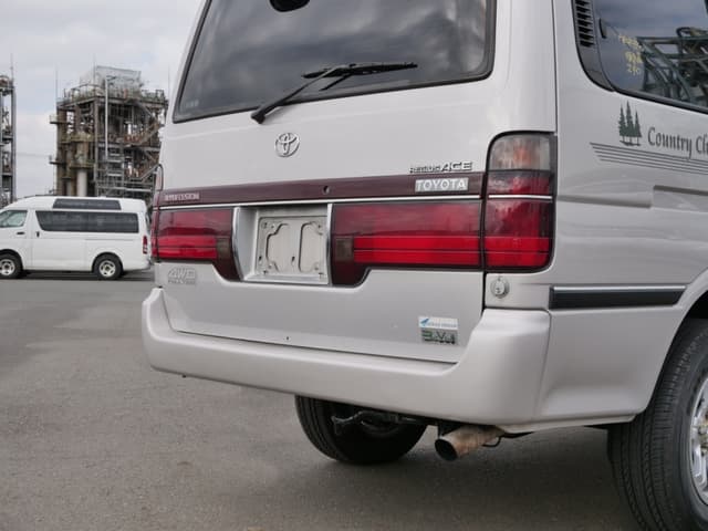 2001 Toyota HiAce JDM car for sale — photo 20 of 25
