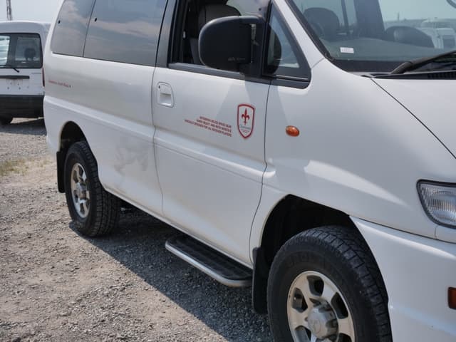1999 Mitsubishi Delica JDM car for sale — photo 10 of 25