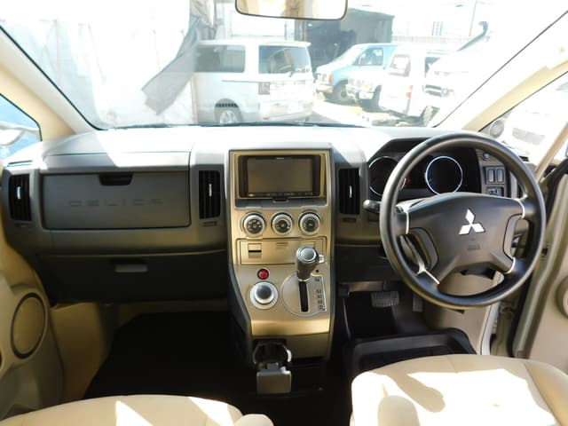 2007 Mitsubishi Delica JDM car for sale — photo 3 of 7