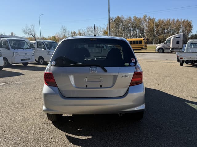 2005 Honda Fit JDM car for sale — photo 3 of 11