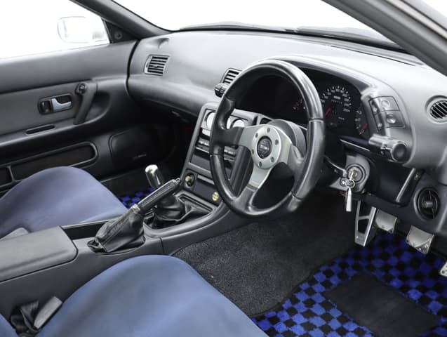 1992 Nissan Skyline JDM car for sale — photo 8 of 25