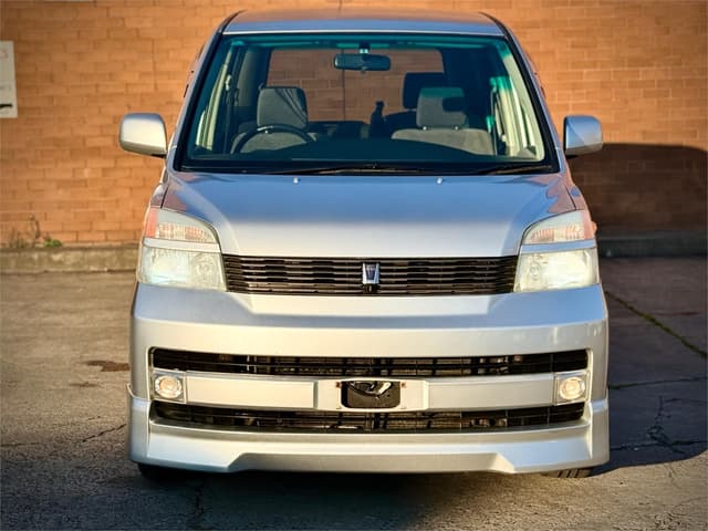 2003 Toyota Voxy JDM car for sale — photo 3 of 25