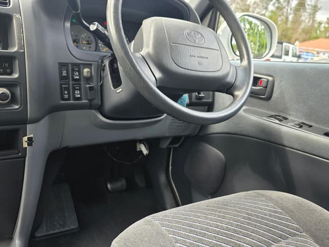 1996 Toyota Granvia JDM car for sale — photo 4 of 23