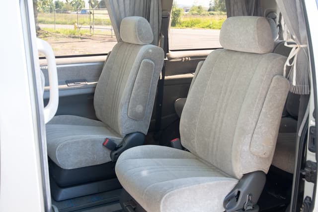 1997 Toyota Regius JDM car for sale — photo 13 of 15