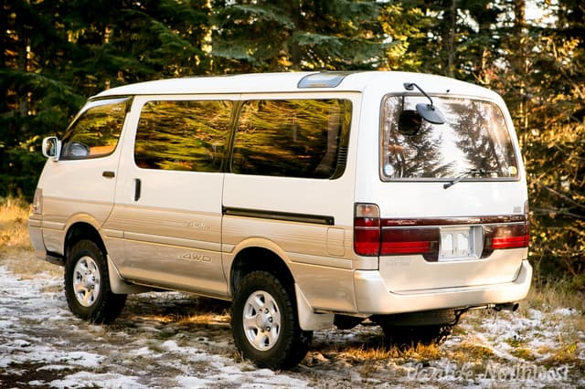 1995 Toyota HiAce JDM car for sale — photo 17 of 25
