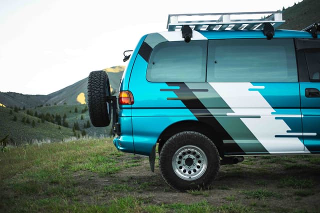 1997 Mitsubishi Delica JDM car for sale — photo 16 of 25