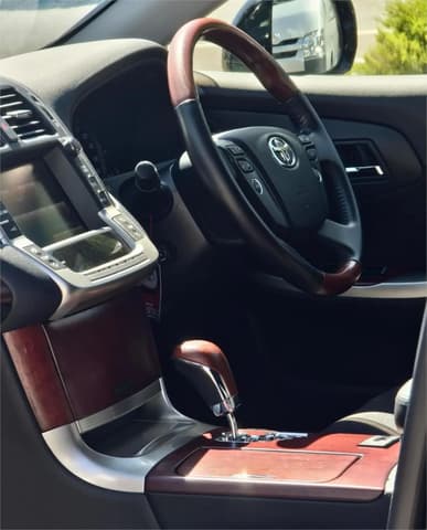 2012 Toyota Crown JDM car for sale — photo 10 of 19