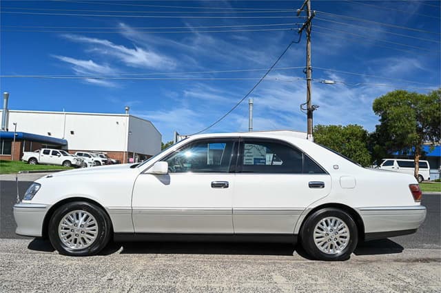 2000 Toyota Crown JDM car for sale — photo 10 of 24