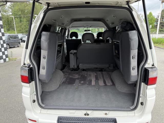 2005 Mitsubishi Delica JDM car for sale — photo 14 of 19