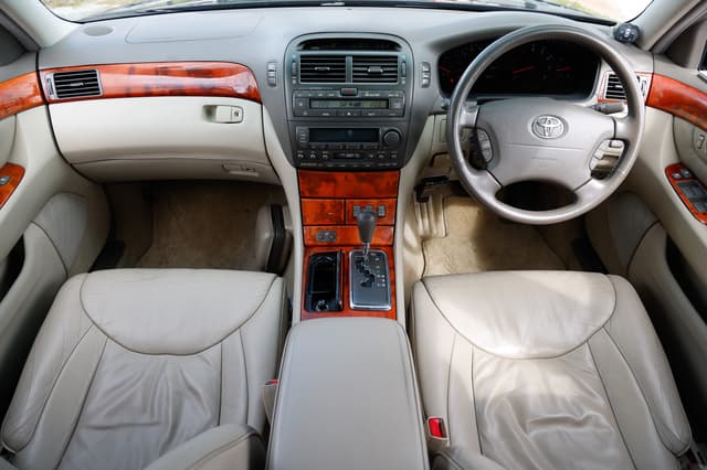 2000 Toyota Celsior JDM car for sale — photo 2 of 25