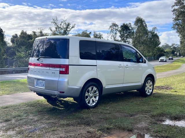 2007 Mitsubishi Delica JDM car for sale — photo 6 of 16