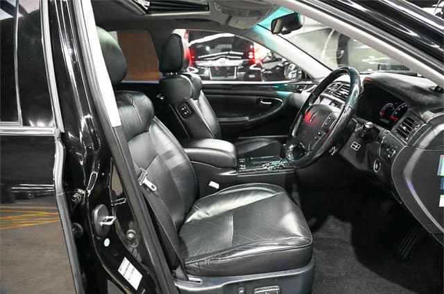 2007 Toyota Crown JDM car for sale — photo 17 of 25