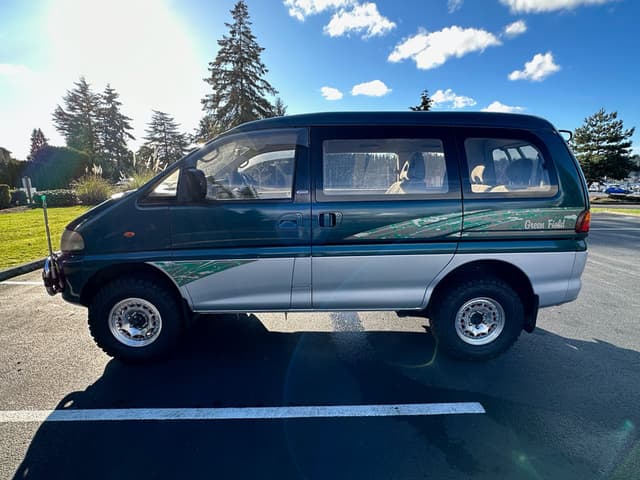 1995 Mitsubishi Delica JDM car for sale — photo 3 of 10