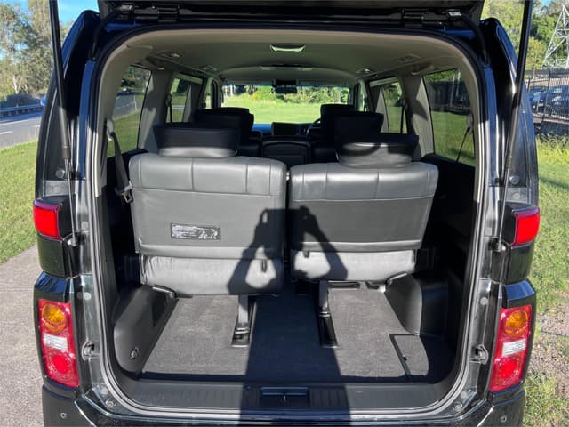2007 Nissan Elgrand JDM car for sale — photo 15 of 16