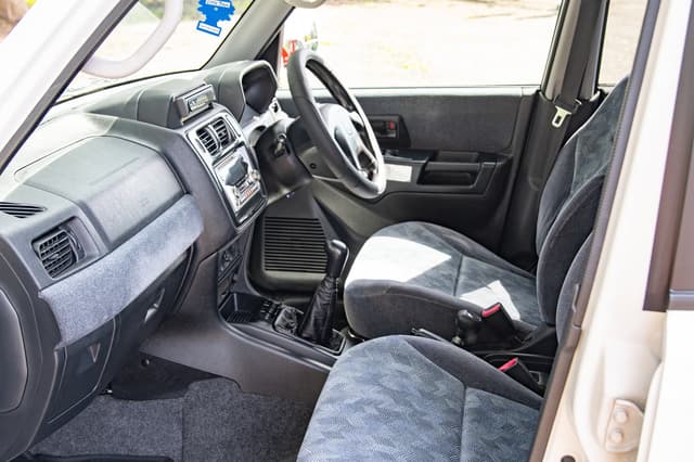 2000 Mitsubishi Pajero JDM car for sale — photo 9 of 12
