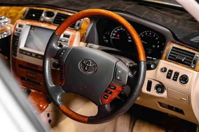2006 Toyota Majesta JDM car for sale — photo 14 of 18