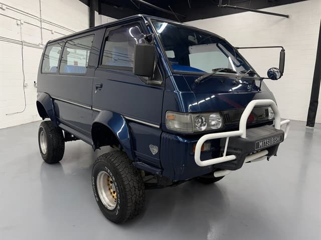 1993 Mitsubishi Delica JDM car for sale — photo 2 of 25
