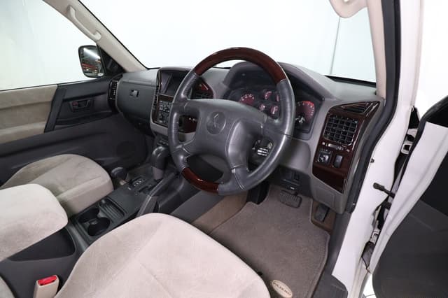 2000 Mitsubishi Pajero JDM car for sale — photo 9 of 25