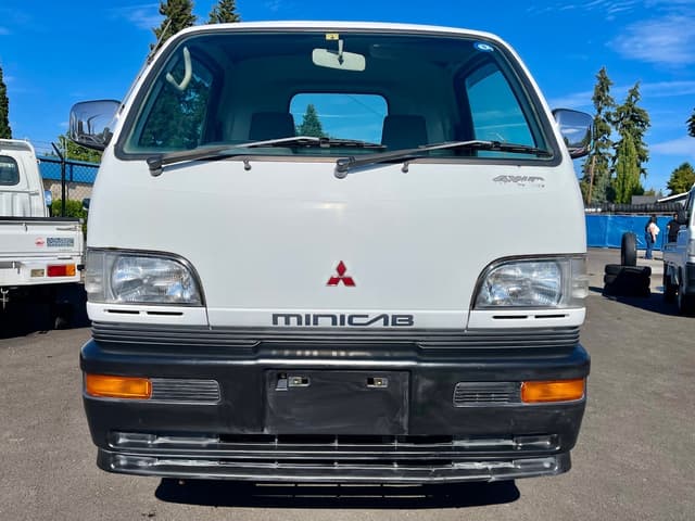 1997 Mitsubishi Minicab JDM car for sale — photo 2 of 25