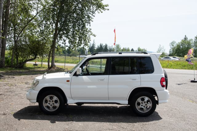 2000 Mitsubishi Pajero JDM car for sale — photo 7 of 12