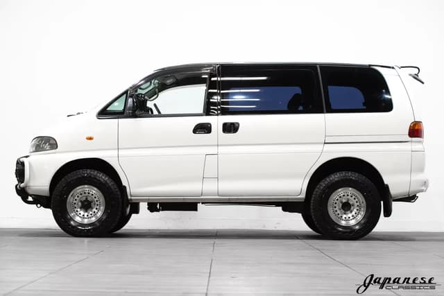 1994 Mitsubishi Delica JDM car for sale — photo 4 of 25