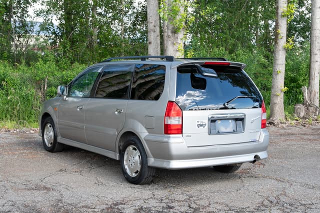 2001 Mitsubishi Chariot JDM car for sale — photo 4 of 15