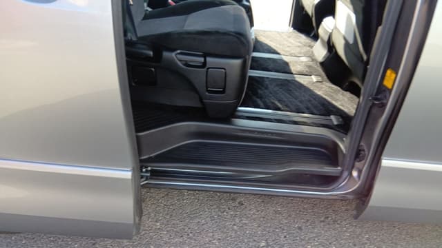 2012 Toyota Alphard JDM car for sale — photo 21 of 25